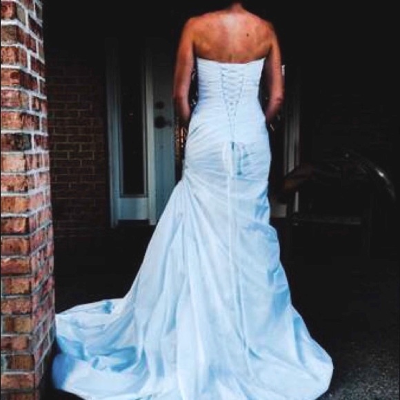 NWT beautiful Wedding Gown- davids bridal size 6 never worn or altered - Picture 4 of 5